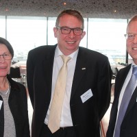 de g. Bernadette Langenick (auto-i-dat AG), Eric Besch (Président UPSA section BE Bienne Seeland) et Wolfgang Schinagl (auto-i-dat AG)