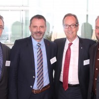 de g. Matthias Ehinger (MultiPart Grantie AG), Christoph Kissling (Rhiag), Urs Wernli (Président central de l'UPSA) et Roger Hunziker (Rhiag)